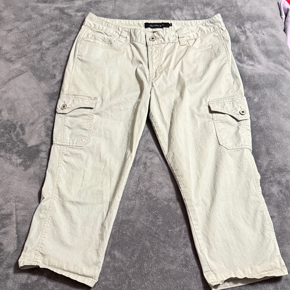 Women’s Calvin Klein Tan Cargo Capri Pants. - Size 12